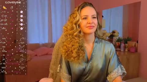 Snapshot of hloya_jons chatting on 09-24-25, 01:42 Ksenia online show from 09-24-25, 01:42