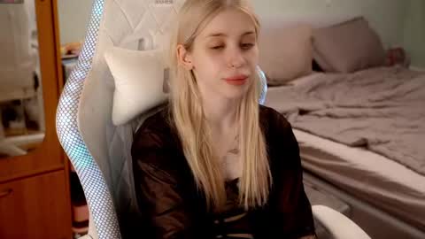 Snapshot of ho1yh01e chatting on 05-07-26, 06:13 Holly online show from 05-07-26, 06:13