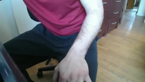 Snapshot of hockeyplayer206850 chatting on 02-17-25, 04:26 Hockey Player online show from 02-17-25, 04:26