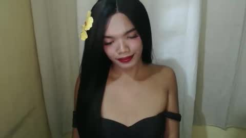 Snapshot of hoelyguine chatting on 01-09-26, 05:04 Guinevere3 online show from 01-09-26, 05:04