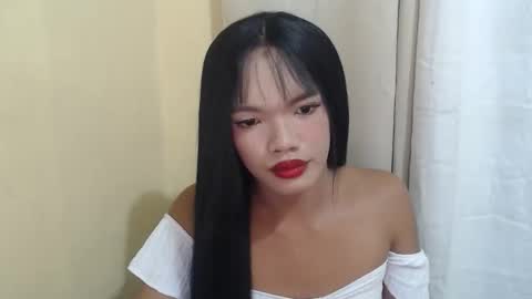 Snapshot of hoelyguine chatting on 01-13-26, 11:04 Guinevere3 online show from 01-13-26, 11:04