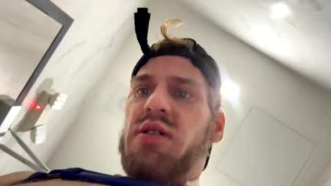 Snapshot of hoffman0189 chatting on 03-05-26, 04:52 hoffman0189 online show from 03-05-26, 04:52