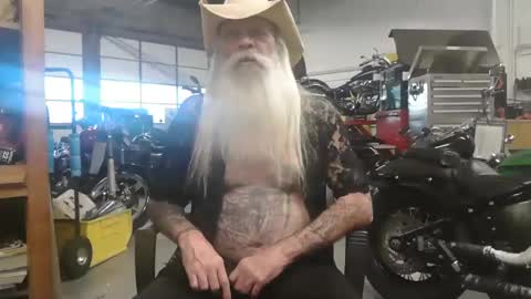 Snapshot of hogschlong63 chatting on 11-02-25, 07:49 Hogschlong63 online show from 11-02-25, 07:49