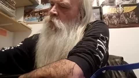 Snapshot of hogschlong63 chatting on 11-28-25, 08:11 Hogschlong63 online show from 11-28-25, 08:11