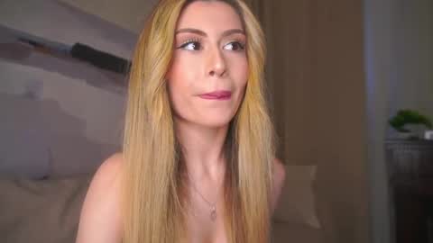 Moni Monica online show from 05-15-26, 08:10