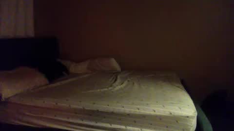 Snapshot of holenextdoor1 chatting on 10-19-25, 09:10 LuckyBB35 online show from 10-19-25, 09:10