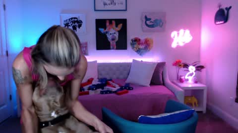 Holi Hurricane online show from 01-25-25, 04:02