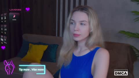 Snapshot of holl1would chatting on 01-28-25, 06:27 My social media links subscribe to support me online show from 01-28-25, 06:27