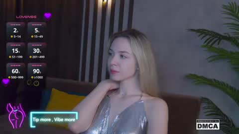 Snapshot of holl1would chatting on 02-14-25, 03:33 My social media links subscribe to support me online show from 02-14-25, 03:33