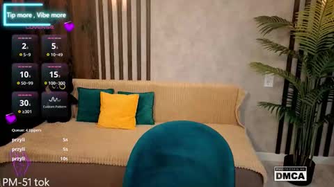 Snapshot of holl1would chatting on 12-18-25, 09:10 My social media links subscribe to support me online show from 12-18-25, 09:10