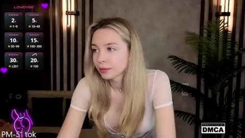 Snapshot of holl1would chatting on 04-20-26, 07:48 My social media links subscribe to support me online show from 04-20-26, 07:48