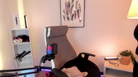 Hollie online show from 03-02-26, 12:34