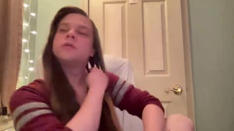 Snapshot of holly23hopefull chatting on 12-29-24, 06:45 Hollys Drive threw Side Of CB. online show from 12-29-24, 06:45