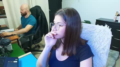 Holly and Honey online show from 01-20-25, 09:22