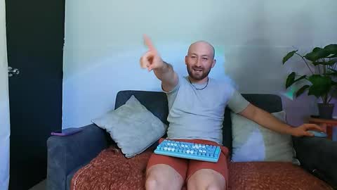 Holly and Honey online show from 11-12-25, 09:58