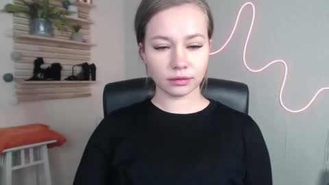 Holly online show from 12-05-24, 03:26