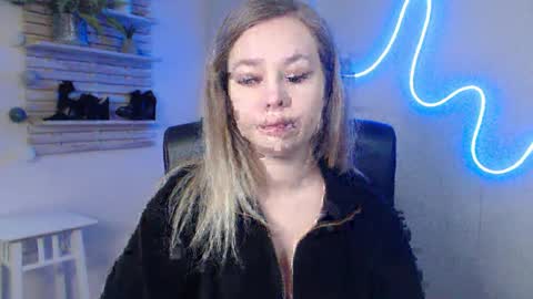 Holly online show from 01-08-25, 04:23