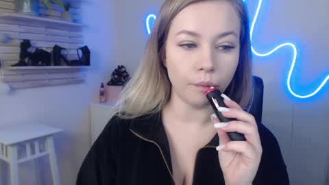 Holly online show from 01-17-25, 03:34