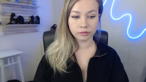 Holly online show from 01-24-25, 04:37