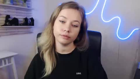 Holly online show from 01-30-25, 05:41