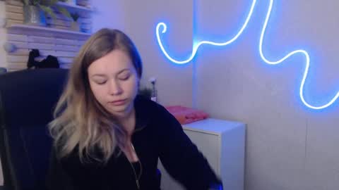 Holly online show from 02-05-25, 03:02