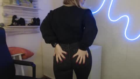 Holly online show from 02-06-25, 05:14