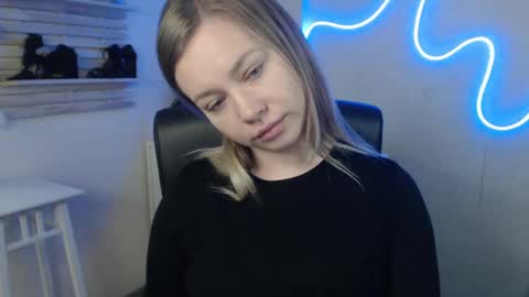 Holly online show from 02-10-25, 04:52