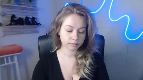 Holly online show from 02-18-25, 08:05