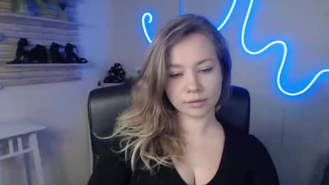 Holly online show from 02-19-25, 02:12