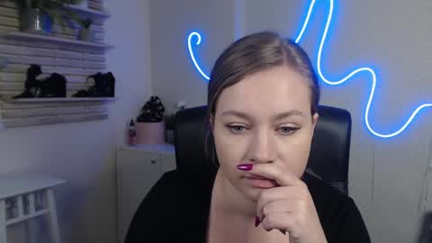 Holly online show from 02-27-25, 06:40