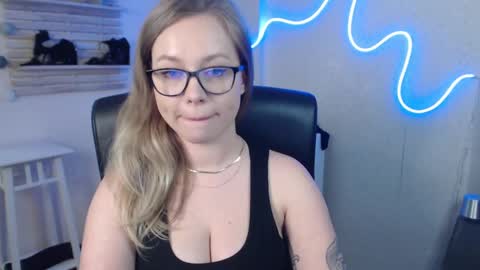 Holly online show from 03-10-25, 06:38