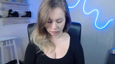 Holly online show from 03-11-25, 12:44