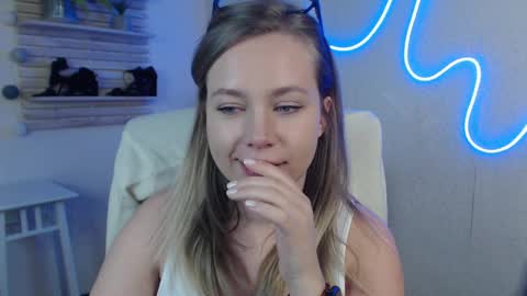 Holly online show from 03-12-25, 06:29