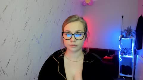 Snapshot of holly_bb95 chatting on 02-02-26, 08:40 Holly online show from 02-02-26, 08:40