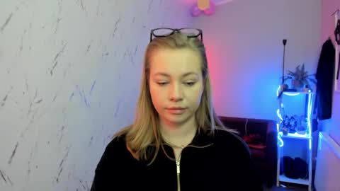 Snapshot of holly_bb95 chatting on 02-03-26, 08:36 Holly online show from 02-03-26, 08:36
