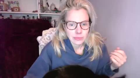 holly_bourbon online show from 04-07-26, 11:04