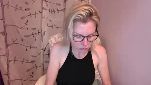 holly_bourbon online show from 06-06-26, 01:00