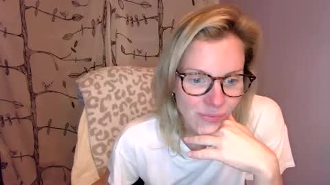 holly_bourbon online show from 06-11-26, 12:32
