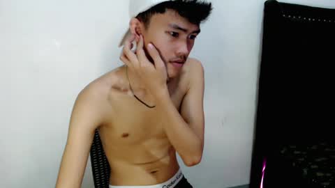 Snapshot of holly_fucker22 chatting on 04-24-26, 05:37 JAY online show from 04-24-26, 05:37