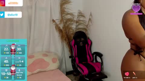 Snapshot of holly_jorda chatting on 12-28-24, 02:10 online show from 12-28-24, 02:10