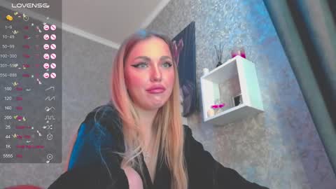 holly_molly8 online show from 12-08-24, 02:30