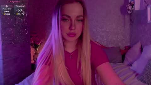 holly_molly8 online show from 02-25-25, 11:00