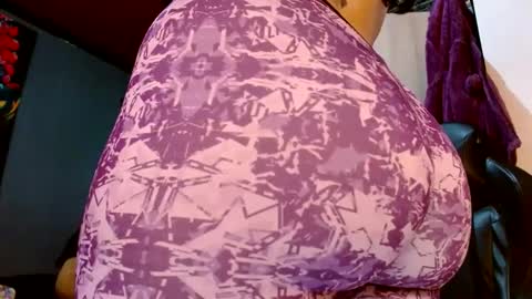 Snapshot of holly_thomsonx69 chatting on 01-17-25, 01:15 holly_thomsonx69 online show from 01-17-25, 01:15