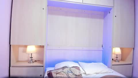 Snapshot of hollyadamss_ chatting on 02-10-26, 12:09 Sofia online show from 02-10-26, 12:09