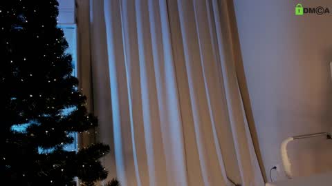 Snapshot of hollyextra chatting on 12-24-24, 08:49 hollyextra online show from 12-24-24, 08:49