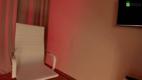 Snapshot of hollyextra chatting on 12-29-24, 07:00 hollyextra online show from 12-29-24, 07:00