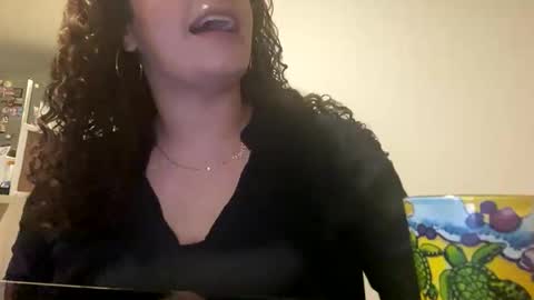 Snapshot of hollykoff chatting on 01-01-25, 06:37 space online show from 01-01-25, 06:37