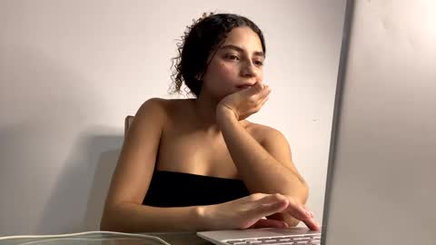 Snapshot of hollykoff chatting on 01-26-25, 12:58 space online show from 01-26-25, 12:58