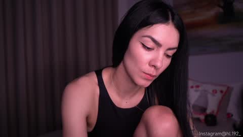 Snapshot of hollylinder_ chatting on 12-08-24, 01:24 Holly Linder online show from 12-08-24, 01:24