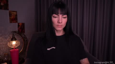 Snapshot of hollylinder_ chatting on 01-23-25, 04:19 Holly Linder online show from 01-23-25, 04:19